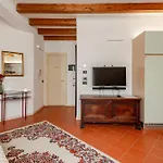 Casa Enzo - Near The Centre Bed & Breakfast 3*