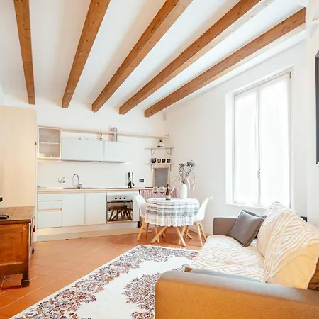 فندق مبيت وإفطار Casa Enzo - Near The Centre 3*