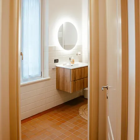 فندق مبيت وإفطار Casa Enzo - Near The Centre 3*