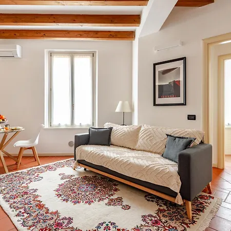 Casa Enzo - Old Town & Station - Ac, Free Parking - Family & Business Modena