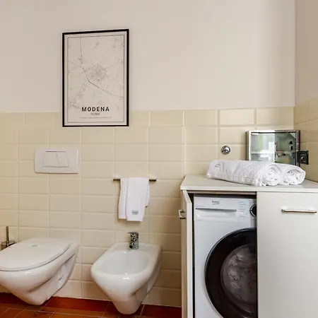 Casa Enzo - Old Town & Station - Ac, Free Parking - Family & Business 3* Modena