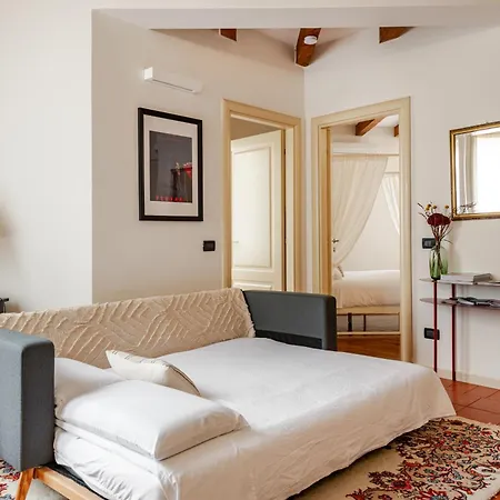 Panzió Casa Enzo - Old Town & Station - Ac, Free Parking - Family & Business 3*