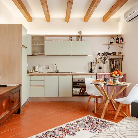 Casa Enzo - Old Town & Station - Ac, Free Parking - Family & Business 3* Modena