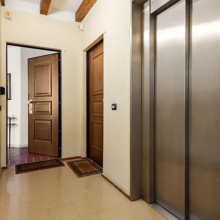 Casa Enzo - Old Town & Station - Ac, Free Parking - Family & Business Modena