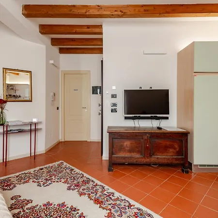 Casa Enzo - Old Town & Station - Ac, Free Parking - Family & Business Panzió 3*