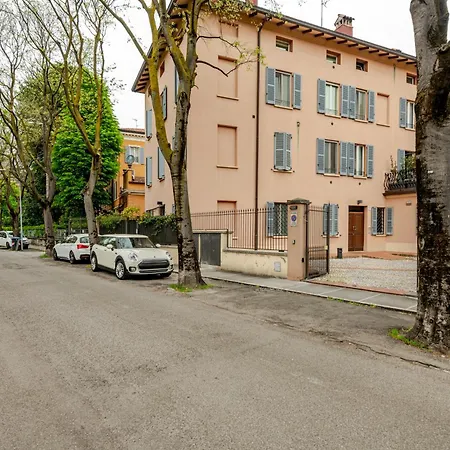 Frühstückspension Casa Enzo - Old Town & Station - Ac, Free Parking - Family & Business Modena
